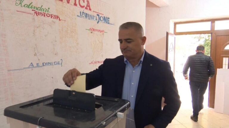 Gramos Sako fiton zgjedhjet në Tepelenë: “Do të jem në shërbim të qytetarëve”