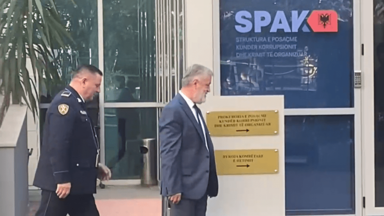 Ish-drejtori i Përgjithshëm i policisë së Shtetit, Muhamet Rrumbullaku paraqitet në SPAK