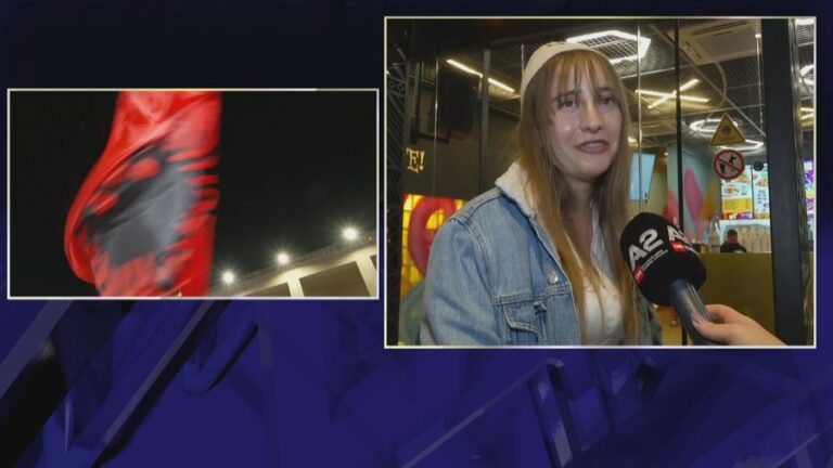Vajza me qeleshe në kokë bën tifo për kuqezinjtë: Kam ardhur me motrën dhe shoqet, jam krenare