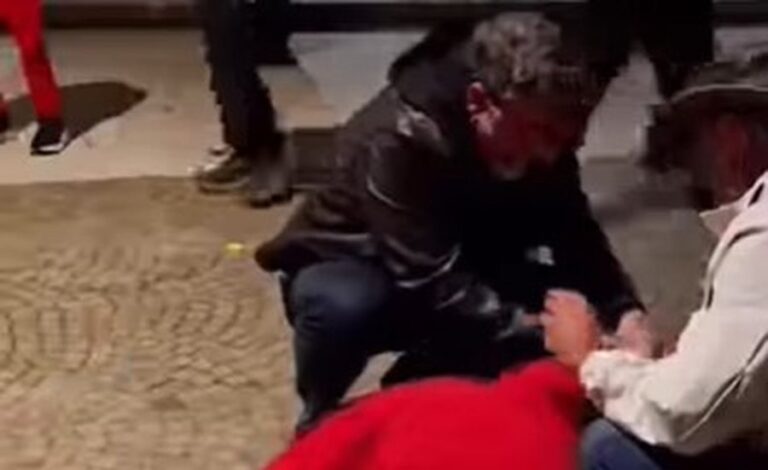VIDEO/ Deputeti i PS ndihmon tifozen që humbi ndjenjat