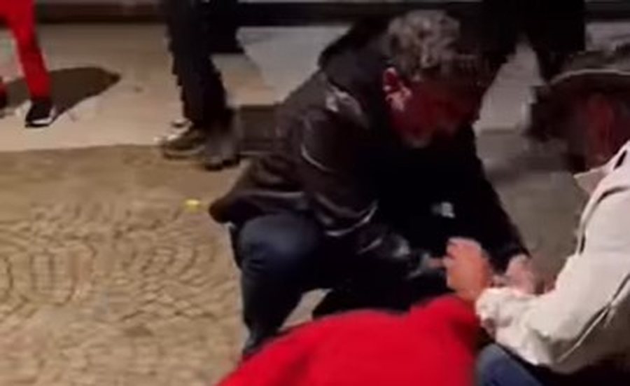 VIDEO  Deputeti i PS ndihmon tifozen që humbi ndjenjat