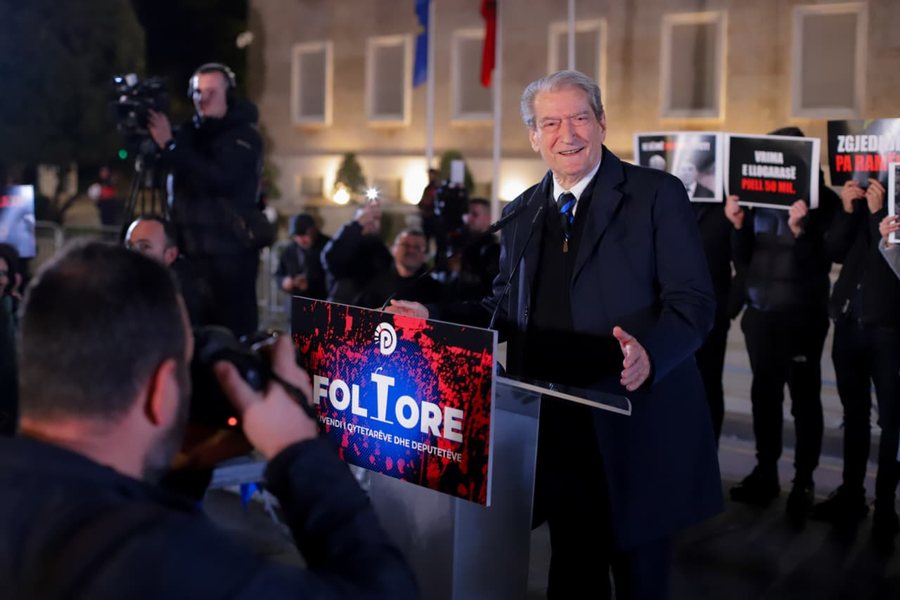  Vij sot nga Brazili  kemi miq   Sali Berisha tek Foltorja  Na mbështesin nga mbarë bota në luftën kundër të keqes