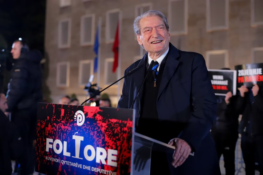 Fjalimi i Berishës mbylli tubimin tek Kryeministria
