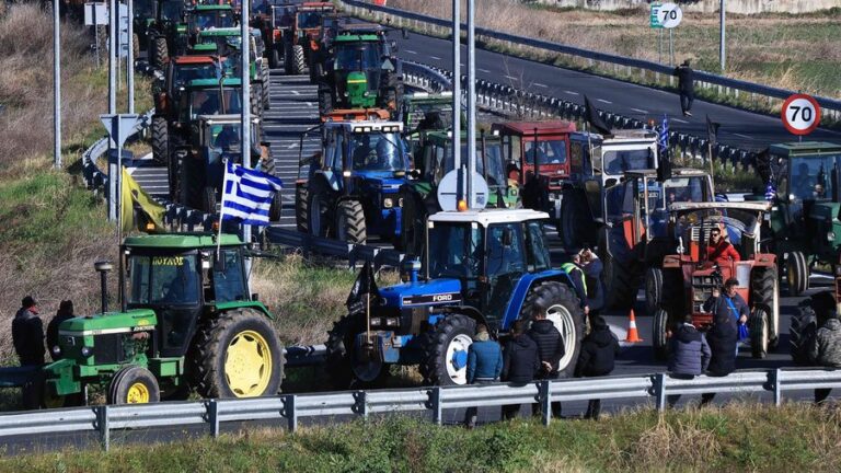Fermerët në protestë, Kakavijë-Janinë bllokohet të dielën