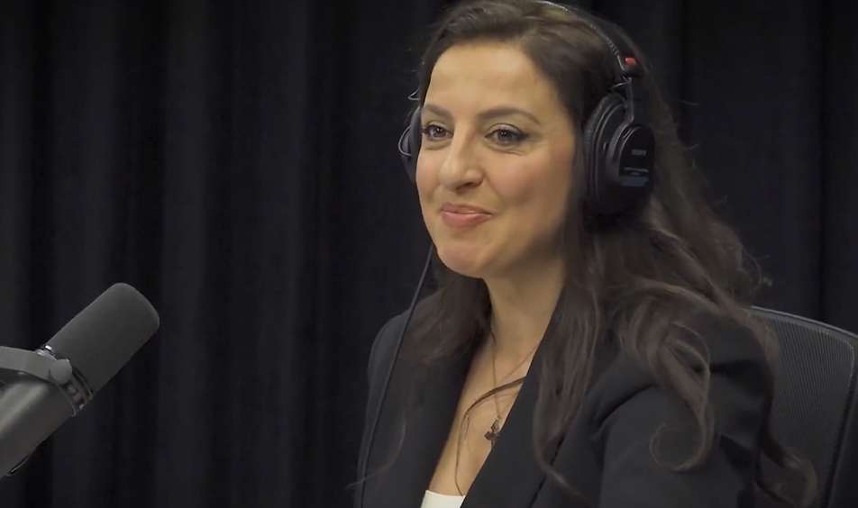 Në  Flasim  me Kryeministrin  sopranoja Ana Naqe  tregon rrugëtimin e suksesit nga skenat e Europës tek TKOB