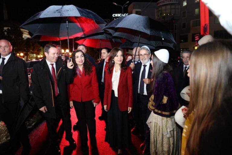 Sofra e Pavarësisë, ministrja Spiropali me Presidenten Osmani: Shkodra shtëpia juaj, simbol i pathyeshëm i unitetit kombëtar
