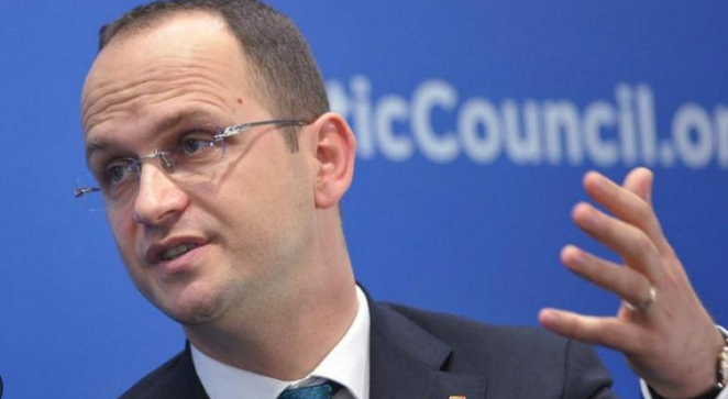 DITMIR BUSHATI  FRIKË  POSHTËRIM  SHPRESË