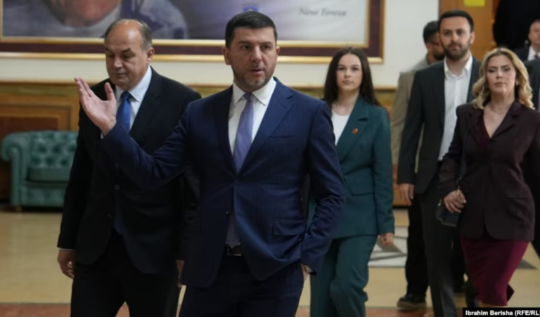 Çfarë po ndodh në Partinë Demokratike të Kosovës?