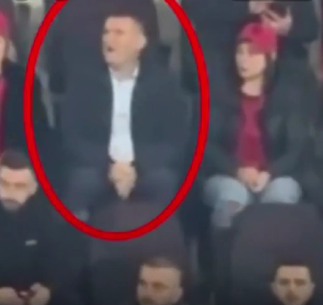 Kreu i SPAK  Altin Dumani ndodhet në stadiumin Air Albania me bashkëshorten 