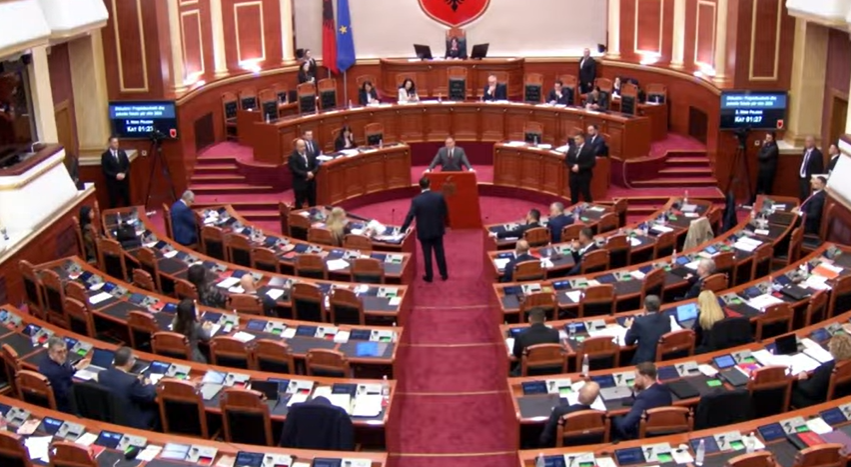 Zv kryeministrja Balluku replika me deputetin Balliu  Je rritur në një familje ku vjedhja ka qenë pjesë e edukatës familjare    Reagon Balliu