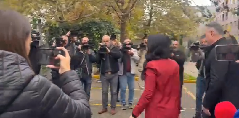 Belinda Balluku dhe dy të pandehurit e tjerë paraqiten në Gjykatën e Posaçme