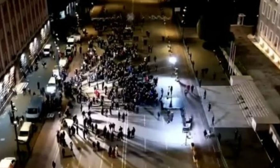 Pak njerëz te protesta e PD