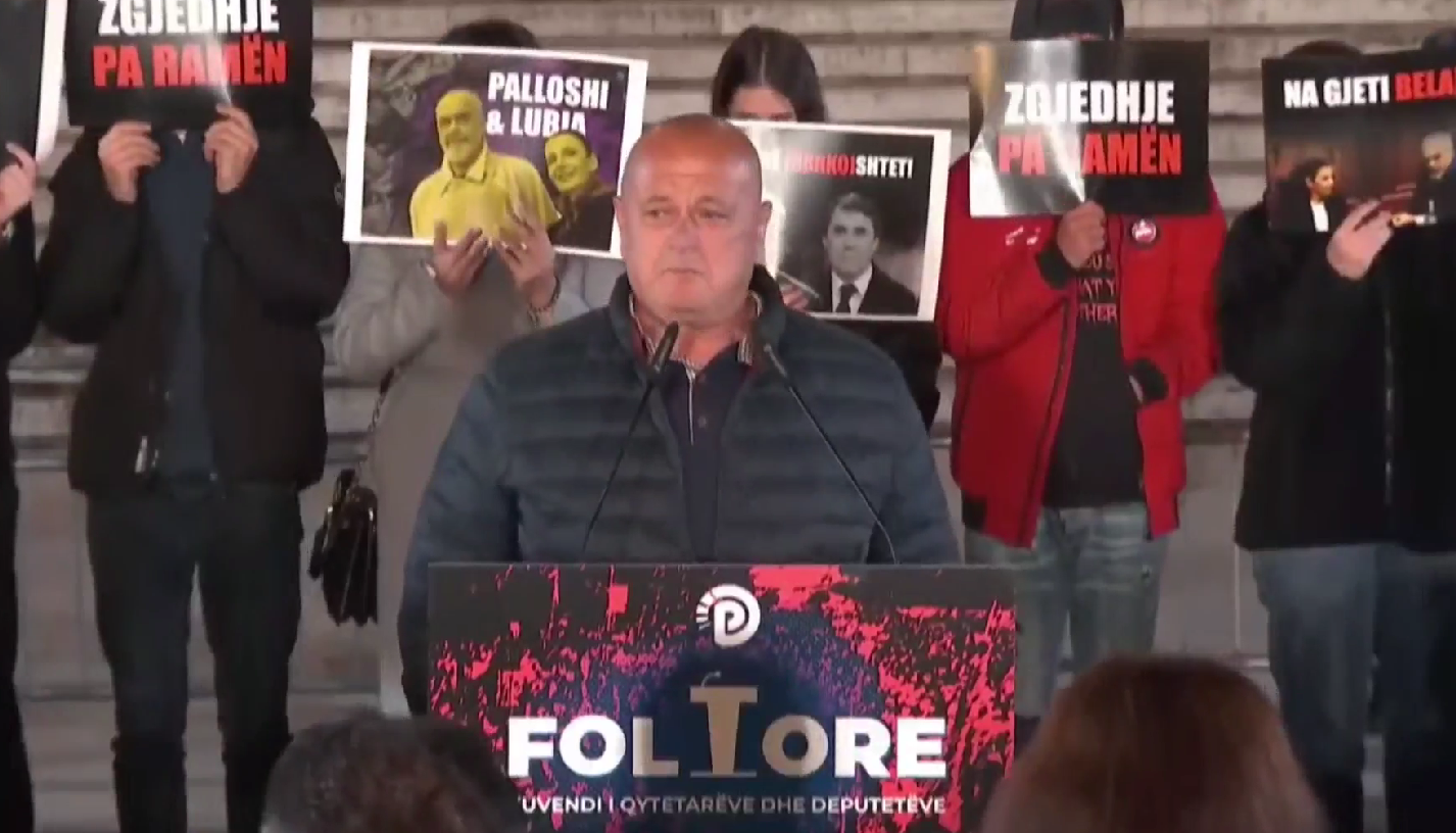 video-fermeri-ngaterron-deputetin-e-zones-del-zegjineja-me-atlete-te-bardha