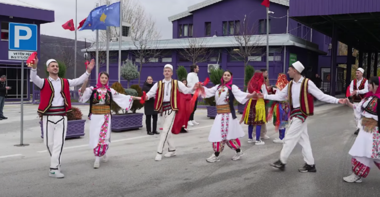Rama poston videon: Nga Morina në Kakavijë, skenë të gëzimit dhe energjisë së bukur shqiptare