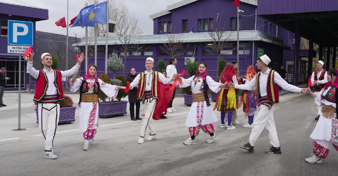 Rama poston videon  Nga Morina në Kakavijë  skenë të gëzimit dhe energjisë së bukur shqiptare