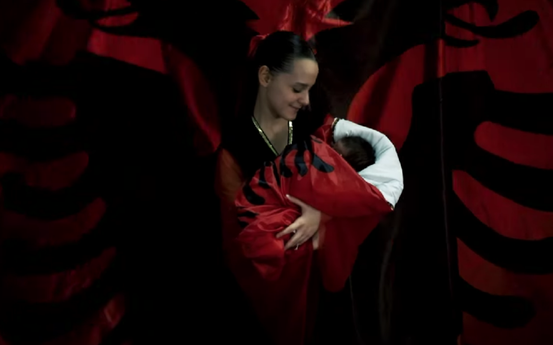 Rama poston videon unike  Urimi i veçantë nga Materniteti  Mbretëresha Geraldinë 