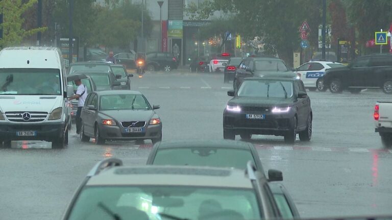 Gjendje alerti për reshjet , rrezik përmbytjesh