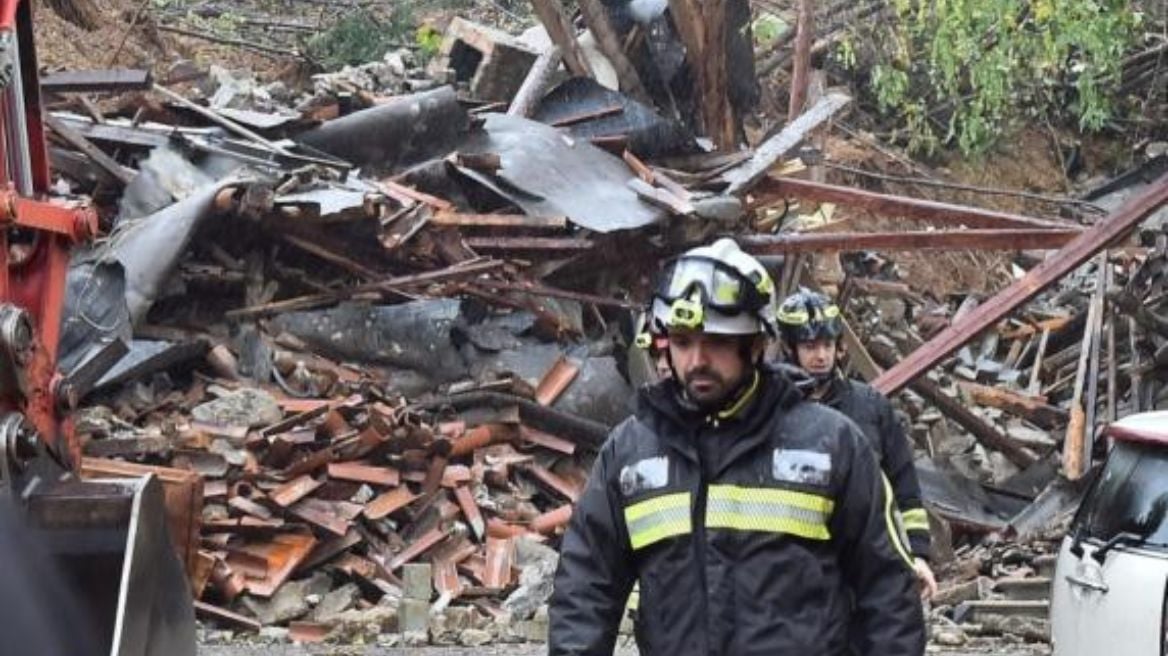 Katastrofë natyrore  rrëshqitja e dheut rrëmben banesën dhe dy te zhdukur