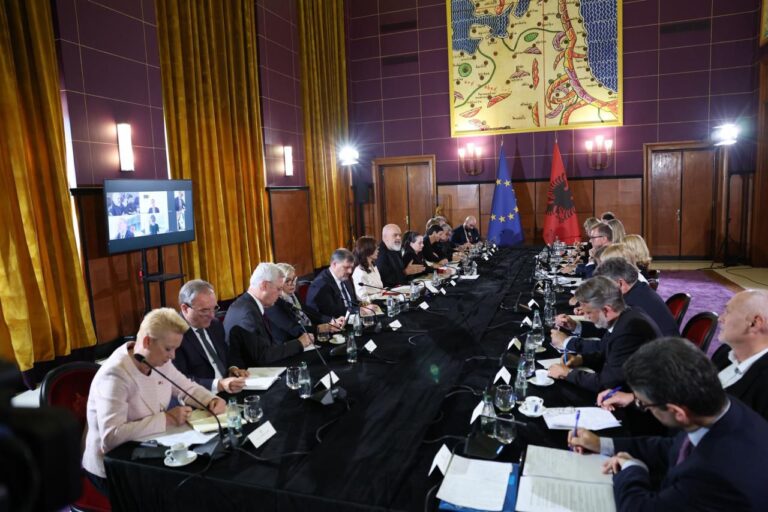 FOTO/ Ambasadorët e vendeve të BE në Kryeministri, ja çfarë u diskutua në takimin prej 2 orësh me Ramën