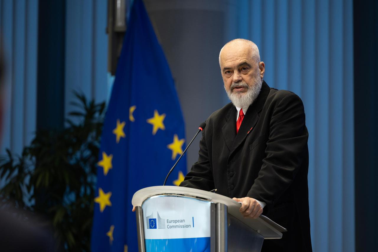 Rama në Bruksel  Marta Kos po shkruan historinë me ne  dhe historia duhet të shkruajë për të