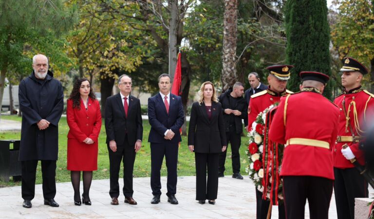 Kuqezi në Vlorë, Rama poston videon nga ceremonia zyrtare