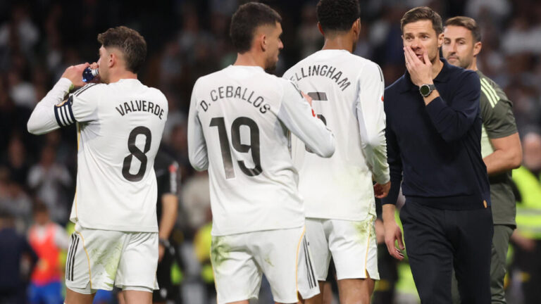 13 fitore në 14 ndeshje, Xabi Alonso tremb Liverpoolin në rikthimin në “Anfield”