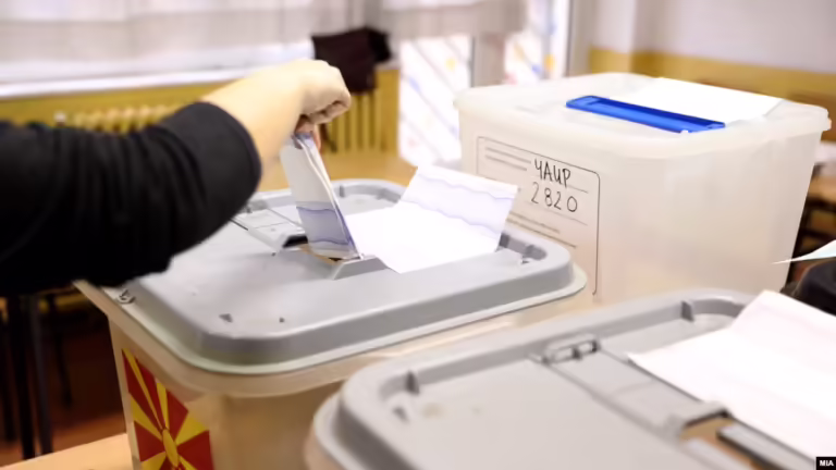 Në Maqedoninë e Veriut mbahet balotazhi i zgjedhjeve lokale