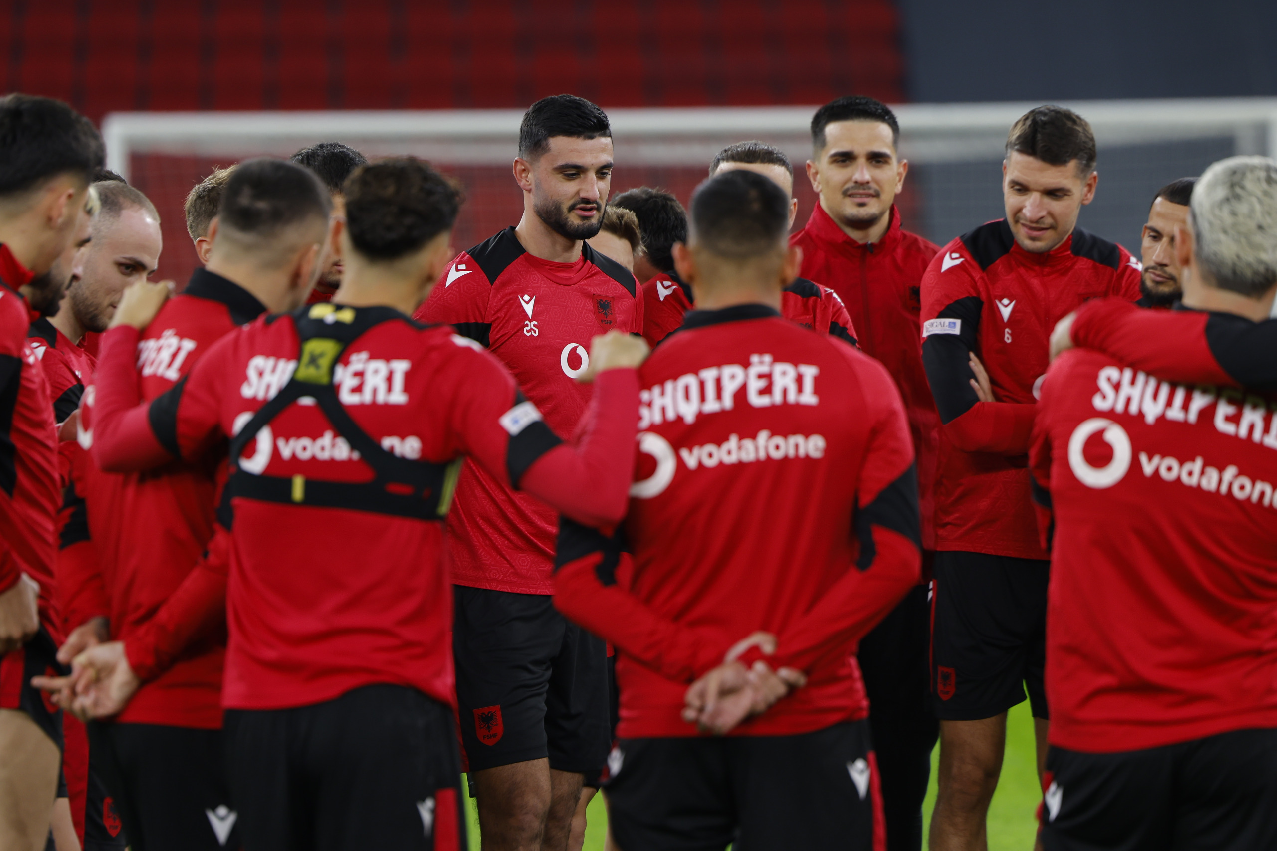 Shqipëria mbyll përgatitjet për ndeshjen ndaj Anglisë  Broja mban fjalim para shokëve