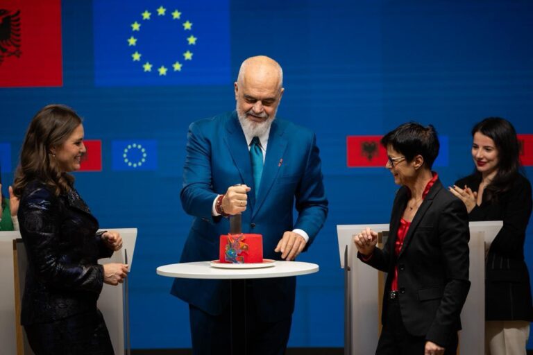 Kryeministri Rama: Fotoalbumi i ndalesës në Bruksel