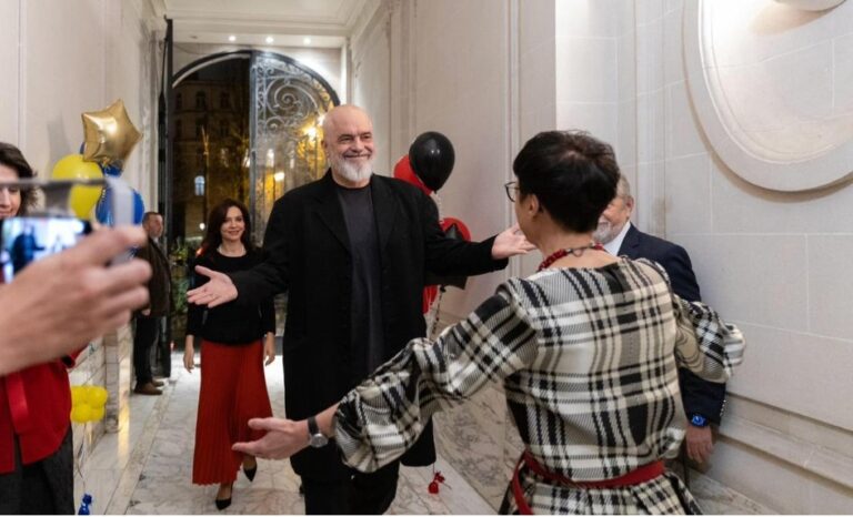 Hapet sot grupkapitulli i fundit, Rama ndan pamje nga ceremonia e çeljes së dyerve të Misionit të Shqipërisë pranë BE-së