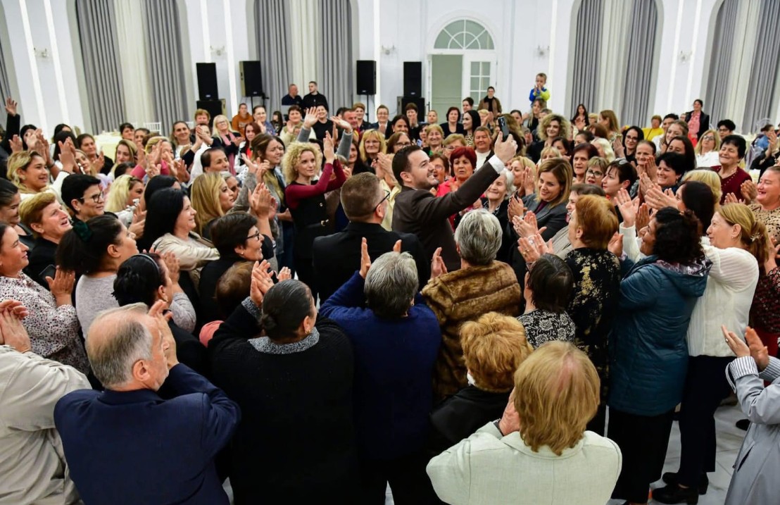 deputetja-bylykbashi-ne-cerrik-me-forumin-e-gruas-socialiste-mbeshtetje-per-florenc-doken