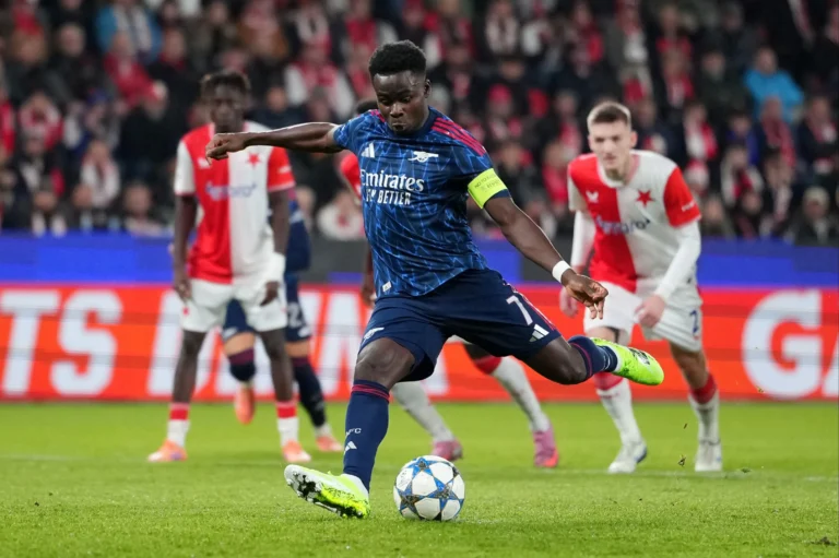 Arsenali vijon rrugëtimin perfekt në Champions, Napoli ngec ndaj Frankfurtit