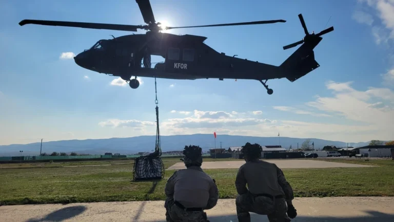 Ushtarët amerikanë dhe letonezë të KFOR-it me manovra për të rritur efikasitetin operativ