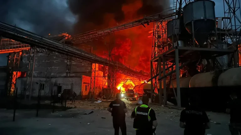 Ukrainasit godasin terminalin e naftës në Rusi