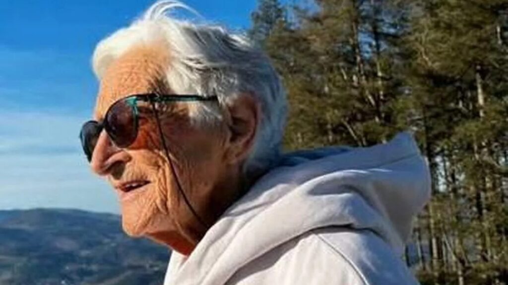 I ka mbijetuar kancerit të gjirit, Covid-19 dhe shumë peripecive të tjera, njihuni me 101-vjeçaren që kalon dy orë në palestër