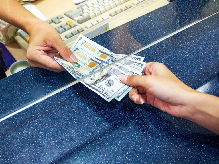 Nga Bankë e Shqipërisë njoftohet se euroja dhe franga zvicerane forcuan pozitat ndaj lekut gjatë fundjavës