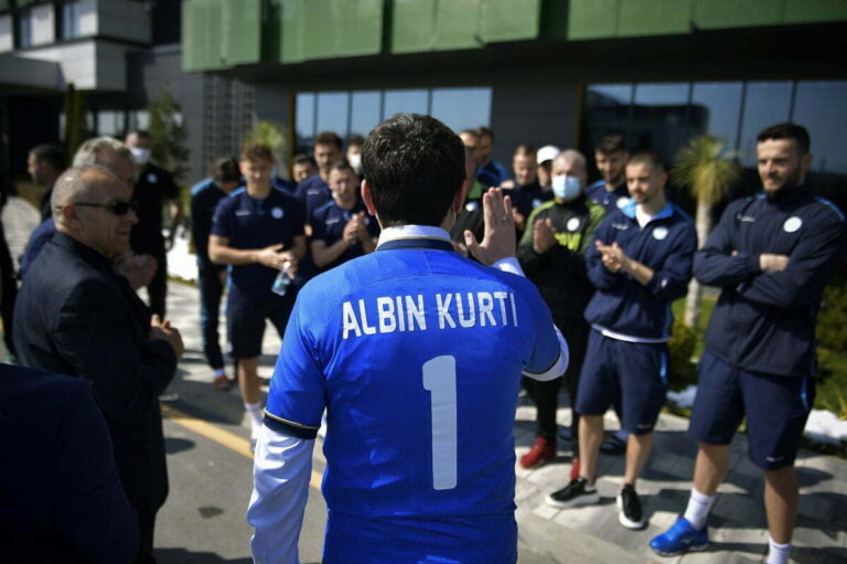 Albin Kurti premton 1 milion euro shpërblim nëse Kosova shkon në Kupën e Botës
