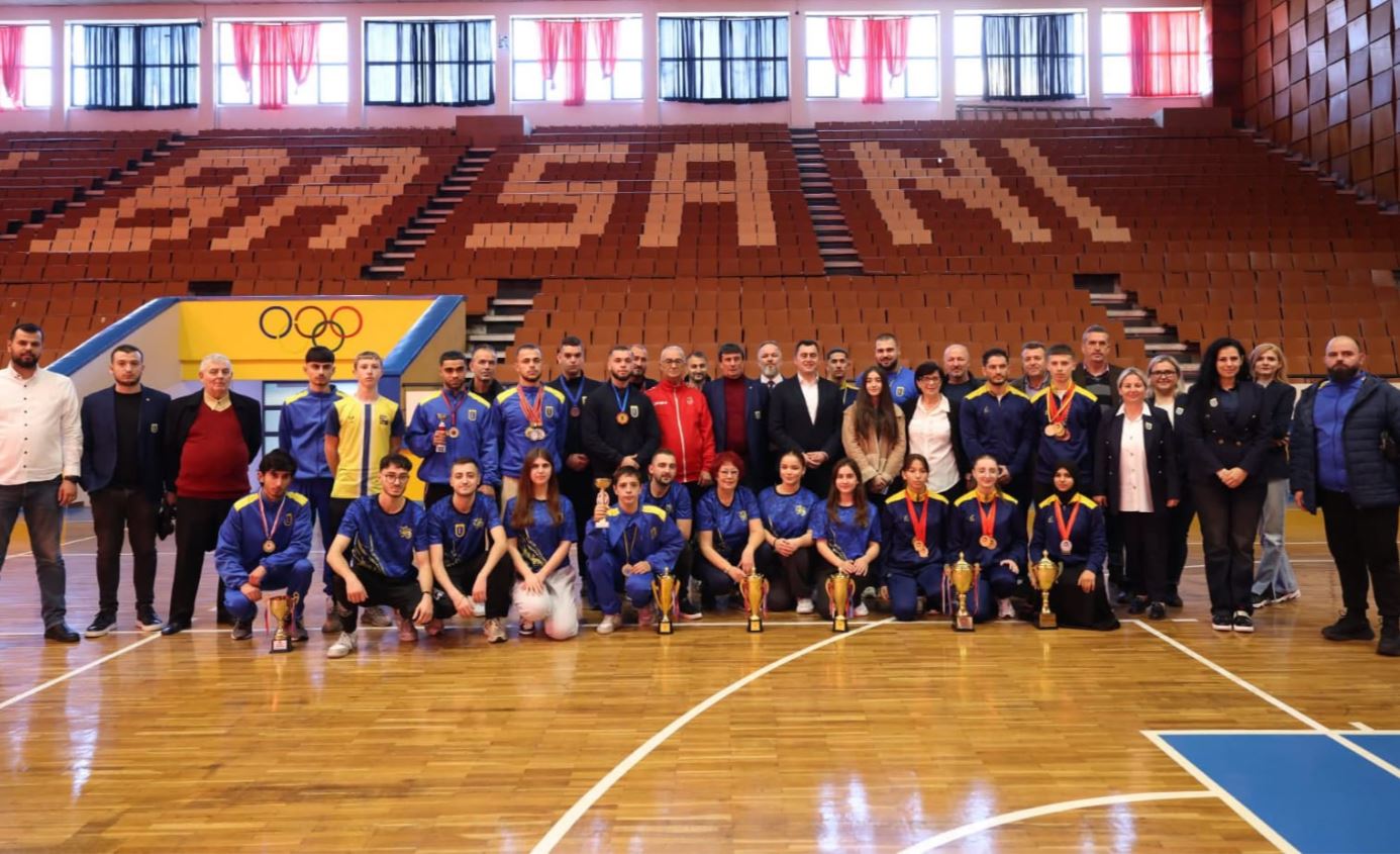 gledian-llatja-takon-kampionet-elbasanas-qe-po-ngjitin-qytetin-ne-majat-e-sportit-kombetar