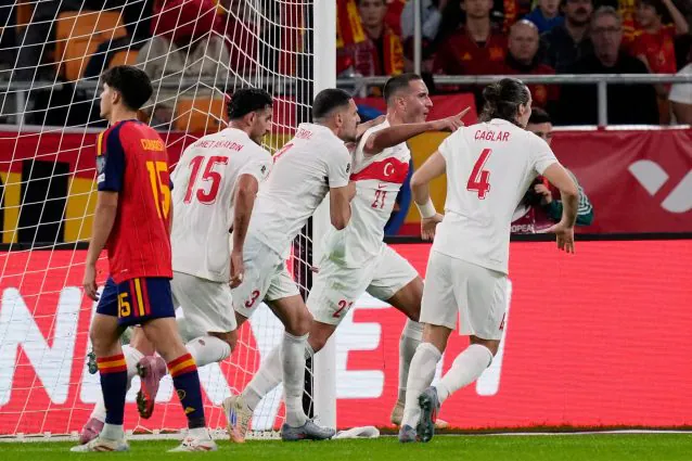 futbollistit-turk-i-vidhet-ora-me-vlere-200-mije-euro-ne-sevilla-gjate-sfides-me-spanjen