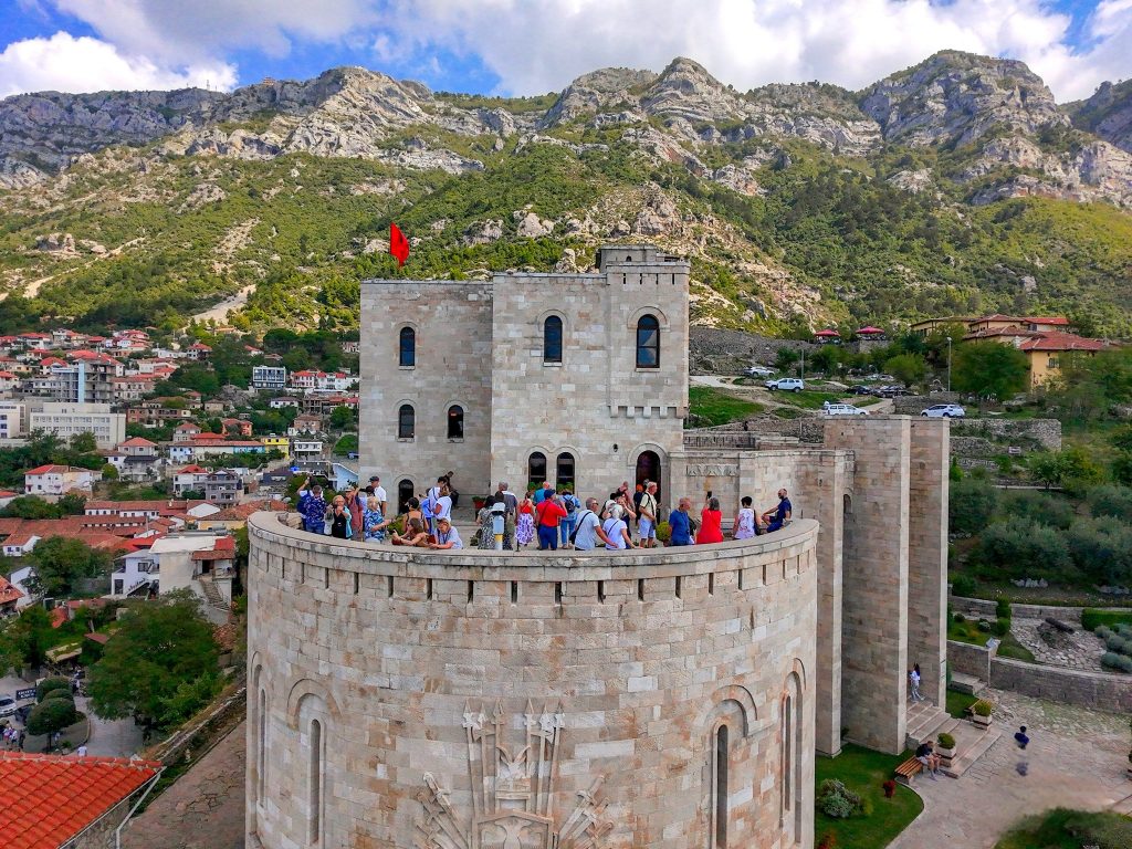 Muzetë e Krujës  mbi 200 mijë vizitorë interes për historinë dhe kulturën e Shqipërisë