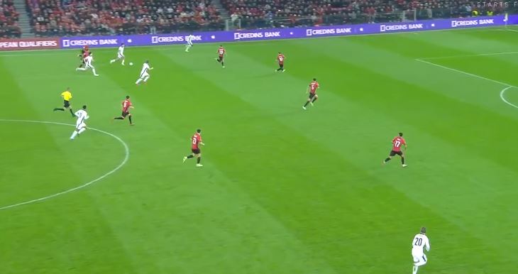 Zëvendësim i detyruar te Shqipëria  Hysaj lë fushën i dëmtuar