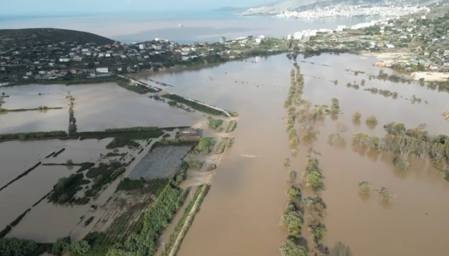 Ministria e Mbrojtjes njofton si paraqitet situata nga moti i keq  Rreziku i përmbytjeve ende prezent
