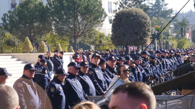 Protesta e PD-së tek Kryeministria, qindra policë në gatishmëri