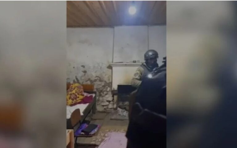 Policia jep infomacion për arrestimin e dy personave të rrezikshëm në Pukë (Video e arrestimit)