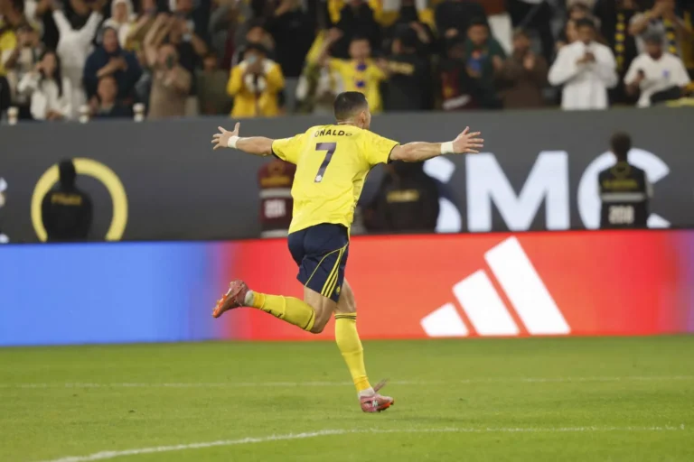 Cristiano Ronaldo shkon në kuotën e 956 me dygolëshin ndaj Al Okhdood