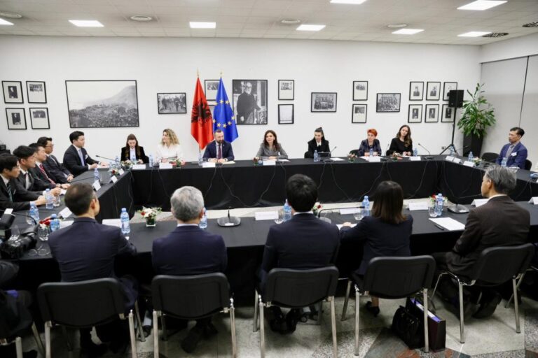 Shqipëria kërkon investitorë japonezë, Spiropali udhëheq takimin