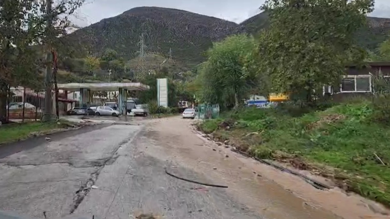 Delvina nën uji  evakuime dhe rrugë të bllokuara nga reshjet e dendura