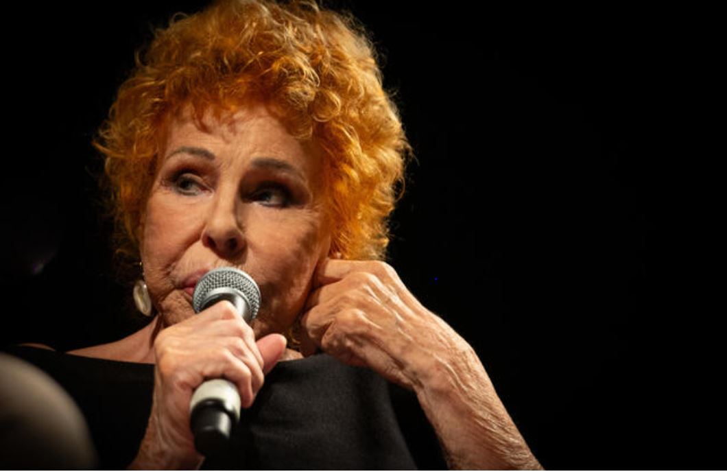 muzika-italiane-ne-zi-ndahet-nga-jeta-ne-moshen-91-vjecare-ikona-ornella-vanoni