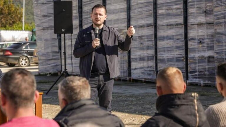 Ministri Salla takim me fermerët në Konispol: S’ka përdorim të pesticideve të palejuara në mandarina