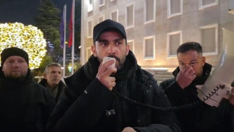 Thirrja e Adriatik Lapajt: Të bashkohemi pa flamuj partiakë, Rama nuk ikën me molotov